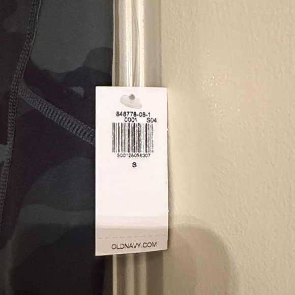 Old Navy Camo Womens Athletic Shorts - Picture 2 of 7